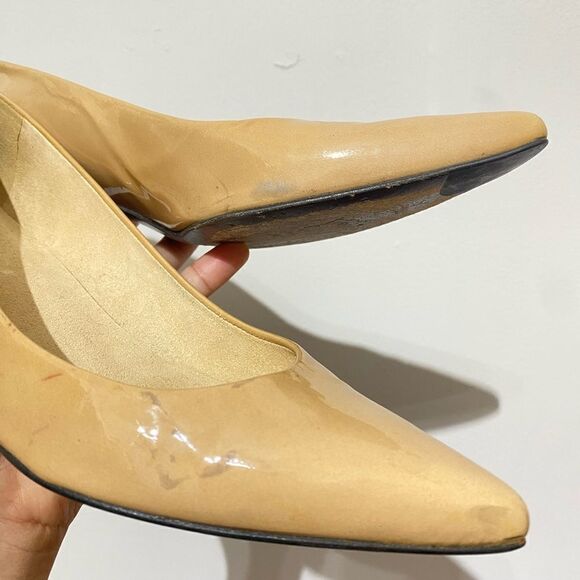 Stuart Weitzman Patent Leather Pointed Toe Pumps Size 8 - Picture 5 of 7